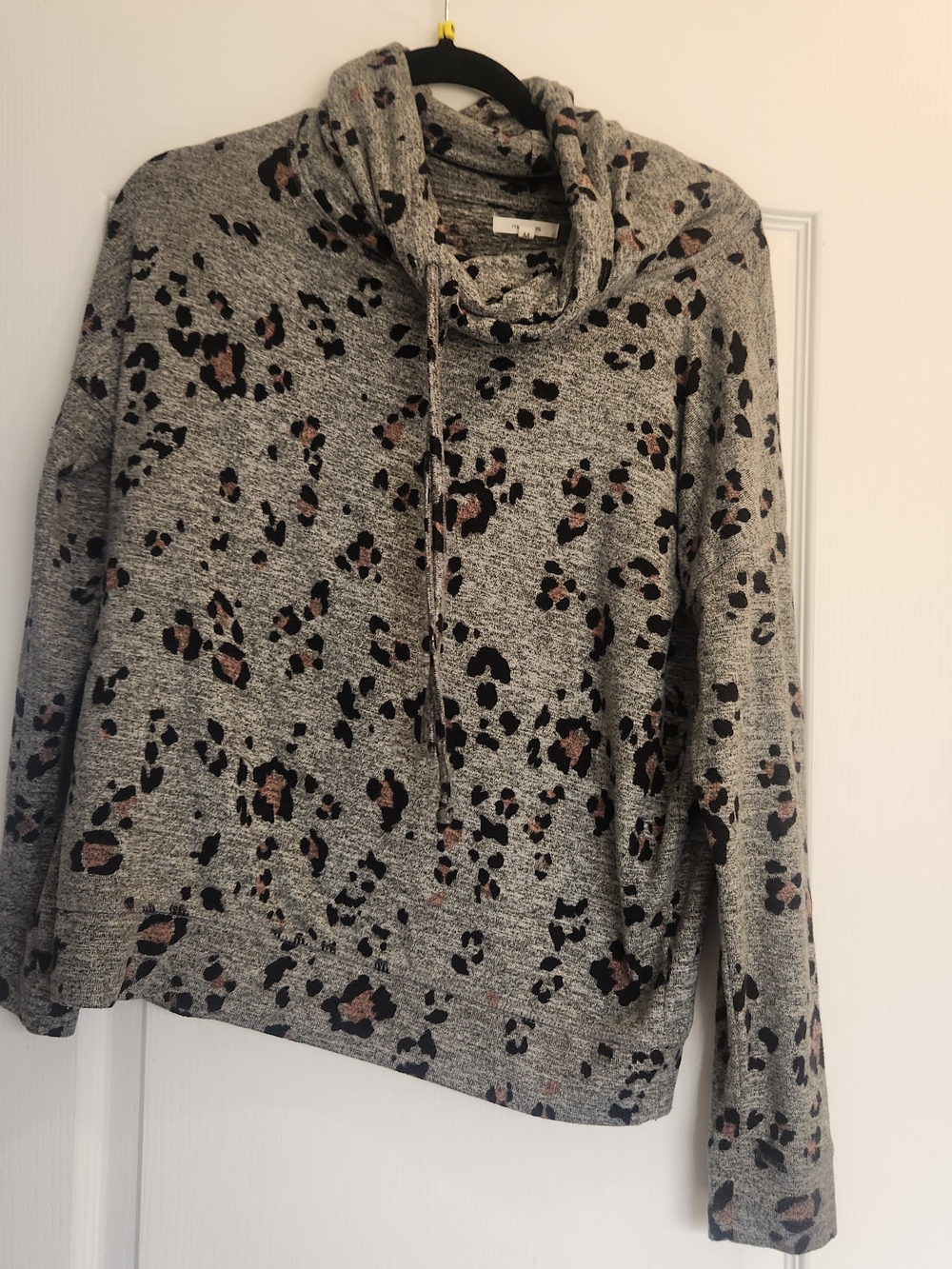 Maurices Gray Leopard Print Cowl Neck Pullover M Euc